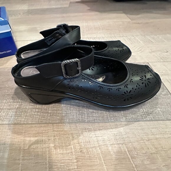 WHITE MOUNTAIN WOMENS BLACK CLOGS 8.5 MOSAIC BLACK - Picture 1 of 11